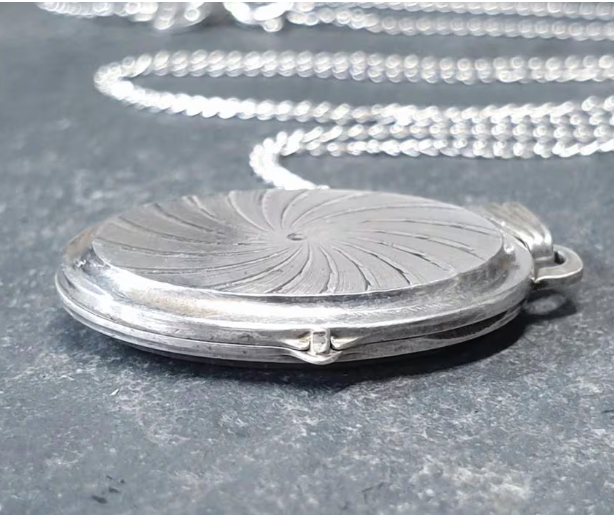 Sterling Silver Spiral OVAL LOCKET Necklace with 18" Chain - 6.8g