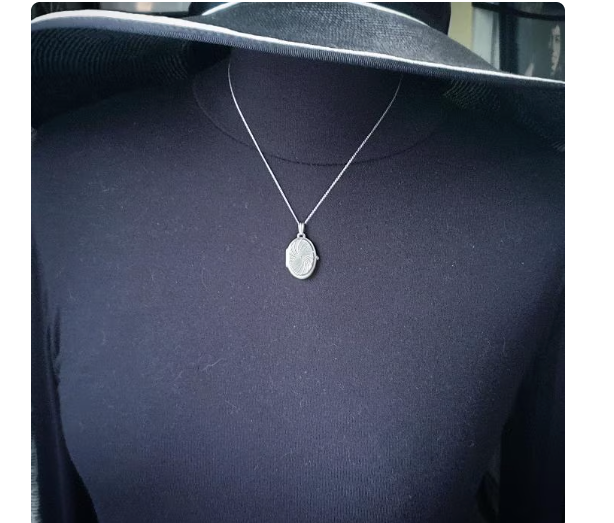Sterling Silver Spiral OVAL LOCKET Necklace with 18" Chain - 6.8g