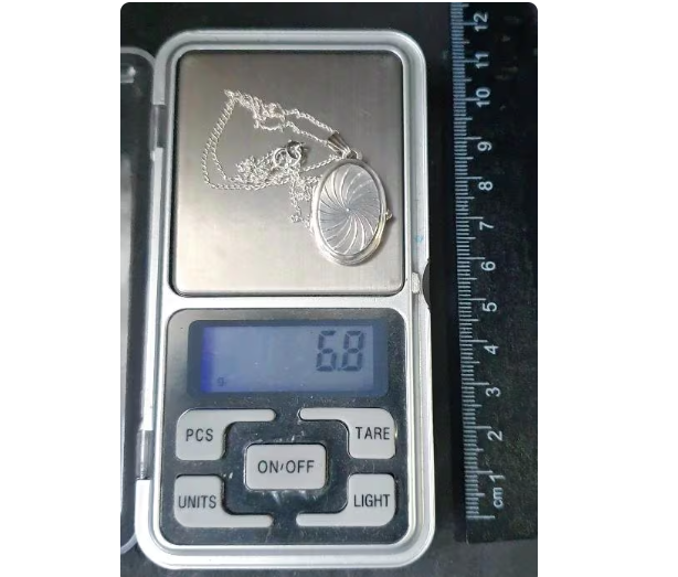 Sterling Silver Spiral OVAL LOCKET Necklace with 18" Chain - 6.8g