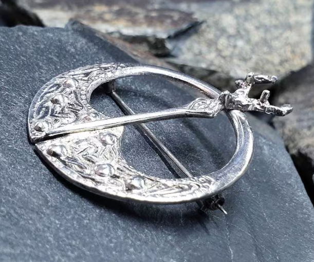 Vintage Silver CELTIC PENANNULAR Brooch with Stag Head-  11.5g