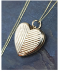 Antique 9ct Gold HEART Locket Criss Cross Pattern - on 20" Gold Chain  - 5.1g