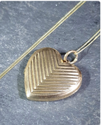 Antique 9ct Gold HEART Locket Criss Cross Pattern - on 20" Gold Chain  - 5.1g