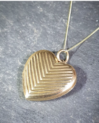 Antique 9ct Gold HEART Locket Criss Cross Pattern - on 20" Gold Chain  - 5.1g