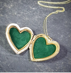 Antique 9ct Gold HEART Locket Criss Cross Pattern - on 20" Gold Chain  - 5.1g