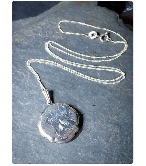 Georg Jensen SILVER LOCKET Necklace - Scalloped Circle  18" Chain - 4.8g