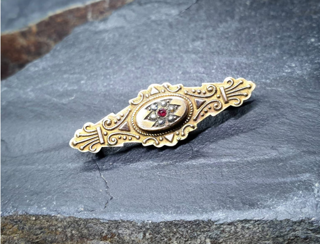 Victorian 9ct GOLD LOCKET BROOCH -  Seed Pearls & Ruby - 2.2g