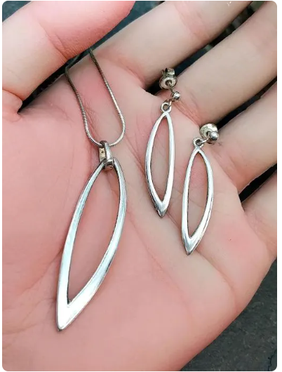 ORTAK SILVER Necklace and Matching Earrings Gift Set - Malcolm Gray Scottish