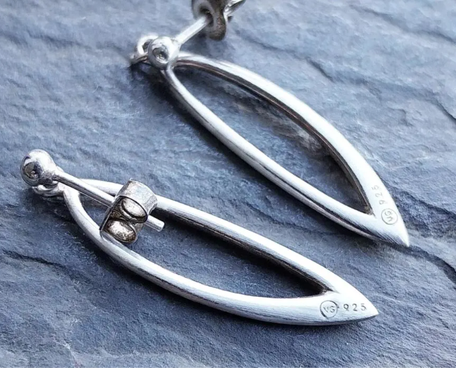ORTAK SILVER Necklace and Matching Earrings Gift Set - Malcolm Gray Scottish