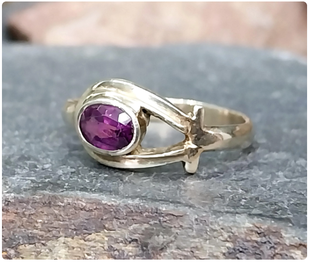 Vintage 9ct GOLD ANKH Ring with Purple Amethyst - Size uk L (us 5.5) 1.9g
