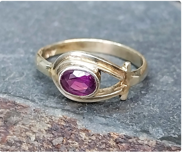 Vintage 9ct GOLD ANKH Ring with Purple Amethyst - Size uk L (us 5.5) 1.9g
