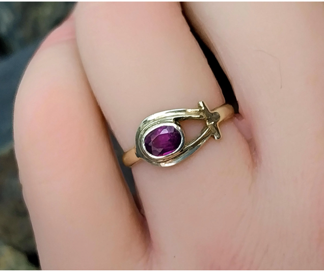 Vintage 9ct GOLD ANKH Ring with Purple Amethyst - Size uk L (us 5.5) 1.9g