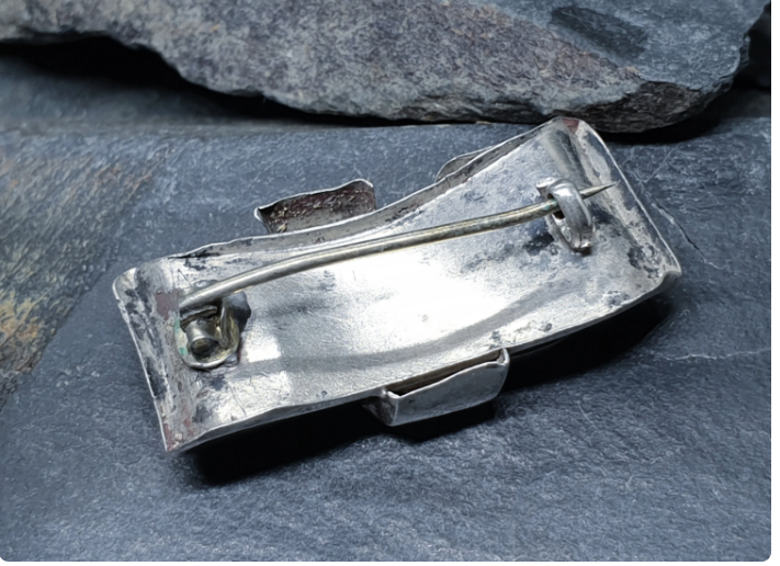 VICTORIAN Silver Bow BROOCH - with Ivy Leaf pattern - 6g