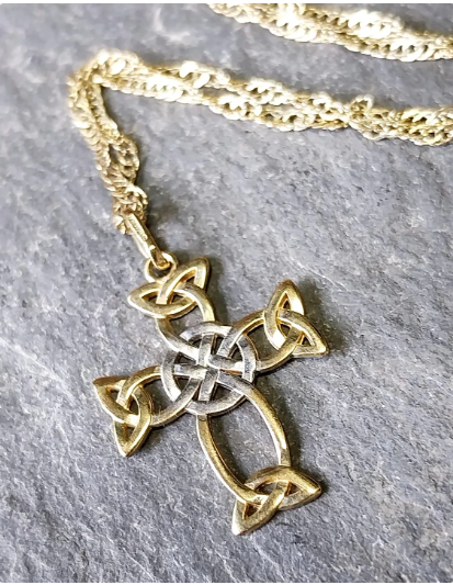Vintage 9ct GOLD Celtic CROSS Necklace, on 18" Gold Chain - 2.7g