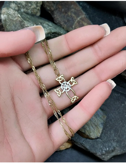 Vintage 9ct GOLD Celtic CROSS Necklace, on 18" Gold Chain - 2.7g