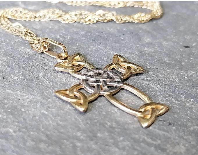 Vintage 9ct GOLD Celtic CROSS Necklace, on 18" Gold Chain - 2.7g