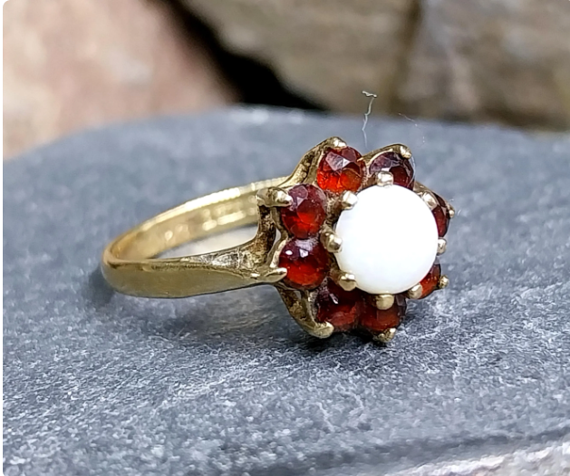 9ct GOLD Opal & Red Garnet Cluster Ring - Size uk K 1/2 (us 5.5) - vintage  1.9g