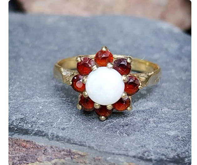 9ct GOLD Opal & Red Garnet Cluster Ring - Size uk K 1/2 (us 5.5) - vintage  1.9g