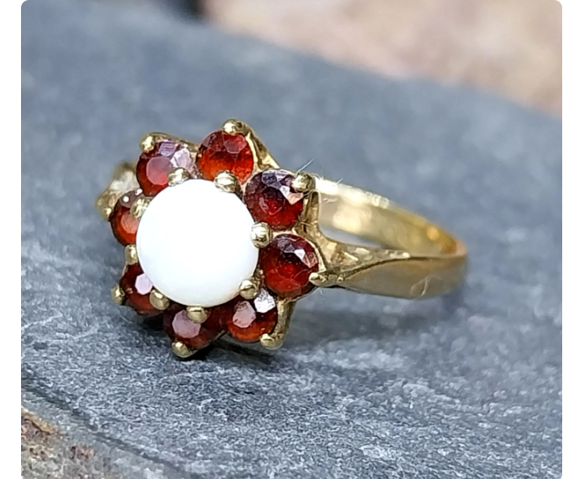 9ct GOLD Opal & Red Garnet Cluster Ring - Size uk K 1/2 (us 5.5) - vintage  1.9g