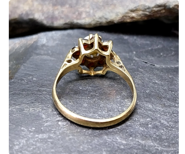 9ct GOLD Opal & Red Garnet Cluster Ring - Size uk K 1/2 (us 5.5) - vintage  1.9g