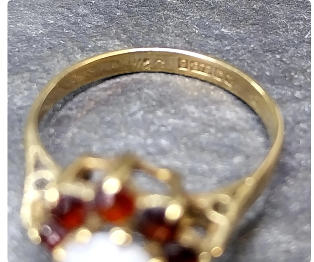 9ct GOLD Opal & Red Garnet Cluster Ring - Size uk K 1/2 (us 5.5) - vintage  1.9g