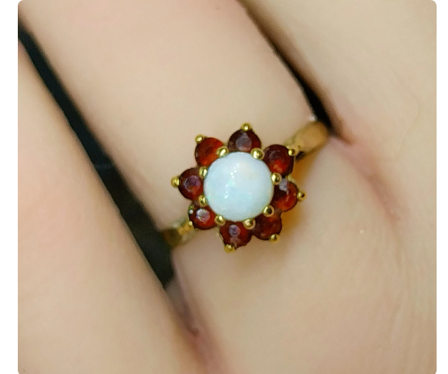 9ct GOLD Opal & Red Garnet Cluster Ring - Size uk K 1/2 (us 5.5) - vintage  1.9g