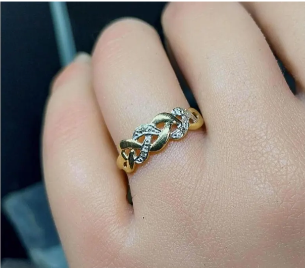 9ct GOLD Celtic Twist Diamond RING - Size UK O (us 7) - 1.2g