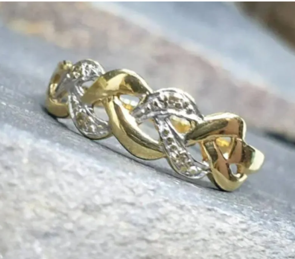 9ct GOLD Celtic Twist Diamond RING - Size UK O (us 7) - 1.2g