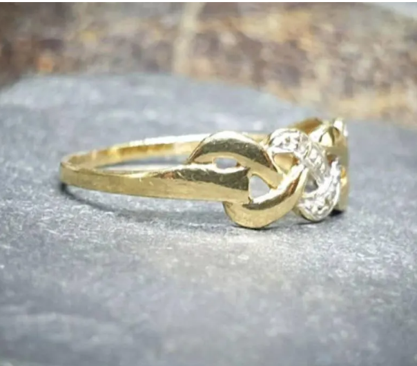 9ct GOLD Celtic Twist Diamond RING - Size UK O (us 7) - 1.2g