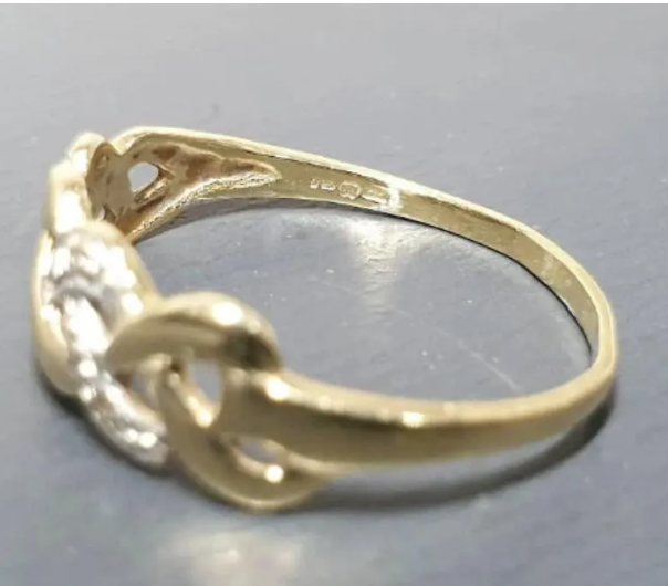 9ct GOLD Celtic Twist Diamond RING - Size UK O (us 7) - 1.2g