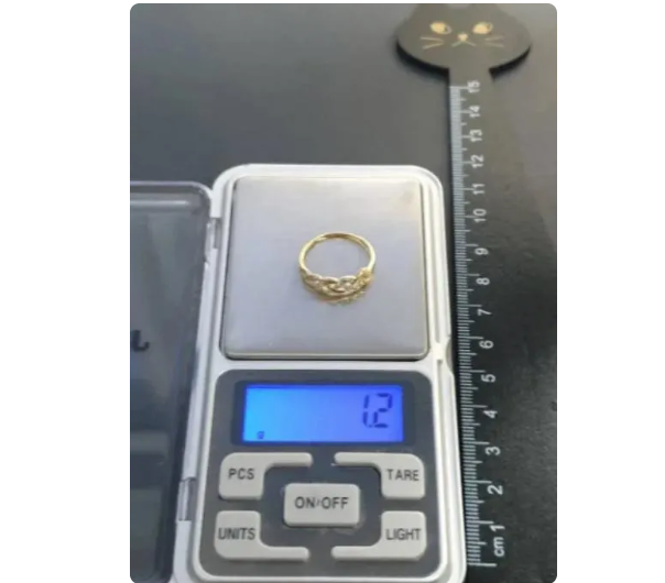 9ct GOLD Celtic Twist Diamond RING - Size UK O (us 7) - 1.2g