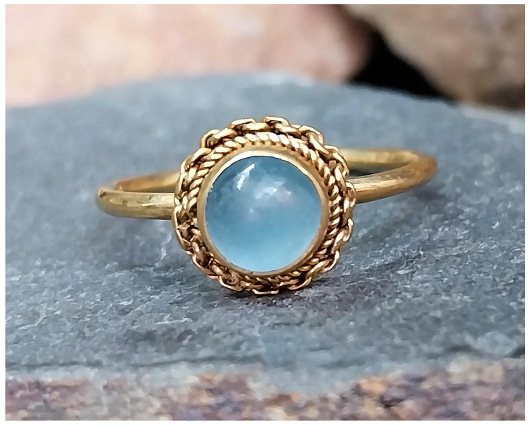 9ct Gold Misty BLUE CHALCEDONY Moonstone RING - Vintage - Size uk P (7.5) - 1.7g
