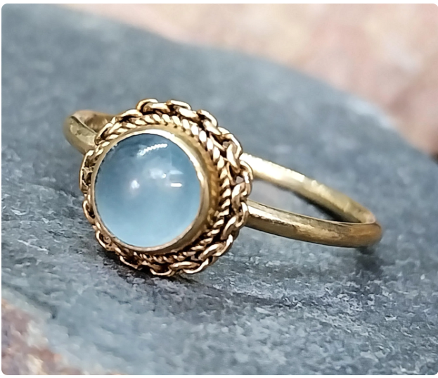 9ct Gold Misty BLUE CHALCEDONY Moonstone RING - Vintage - Size uk P (7.5) - 1.7g