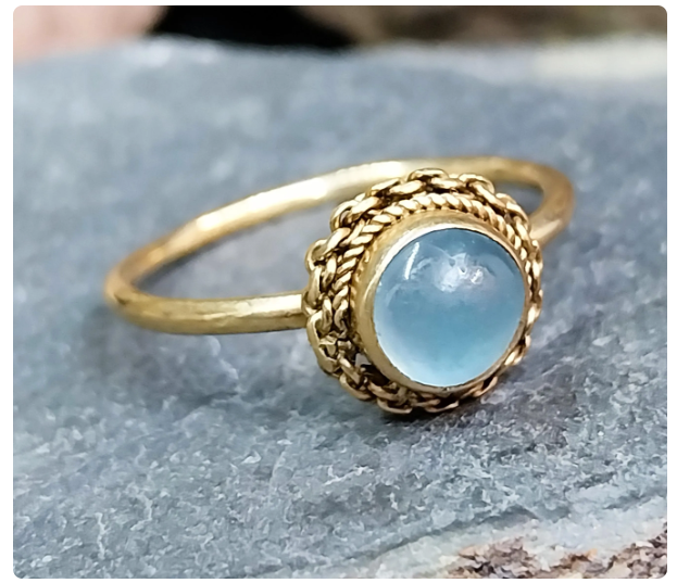 9ct Gold Misty BLUE CHALCEDONY Moonstone RING - Vintage - Size uk P (7.5) - 1.7g