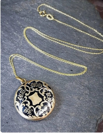 Antique 9ct Gold LOCKET NECKLACE - Black Enamel 'In Memory Of' on 18" Chain 5.5g