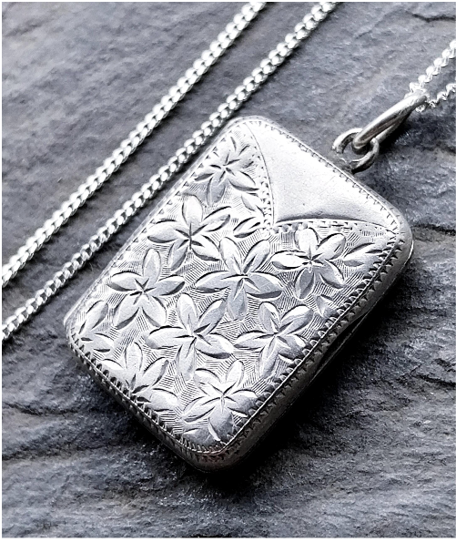 Edwardian SILVER Rectangular LOCKET, Chester 1908 on 18" Chain - 5.2g