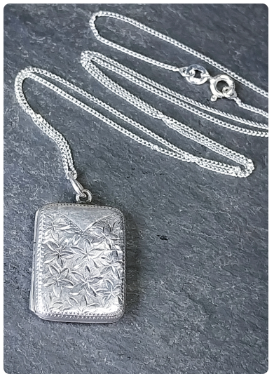 Edwardian SILVER Rectangular LOCKET, Chester 1908 on 18" Chain - 5.2g