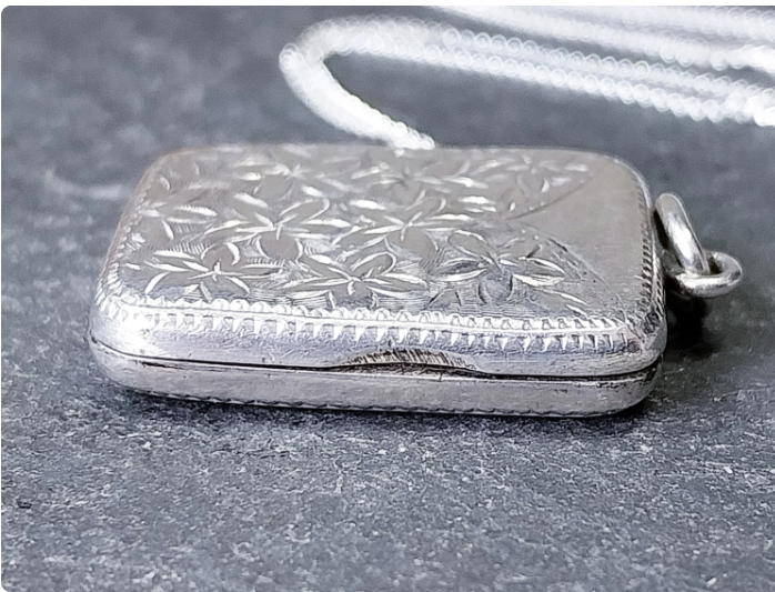 Edwardian SILVER Rectangular LOCKET, Chester 1908 on 18" Chain - 5.2g