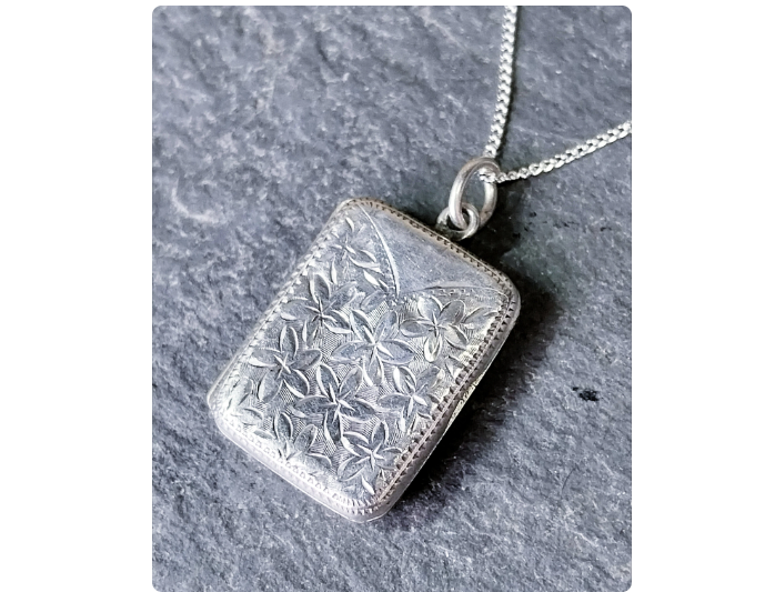 Edwardian SILVER Rectangular LOCKET, Chester 1908 on 18" Chain - 5.2g