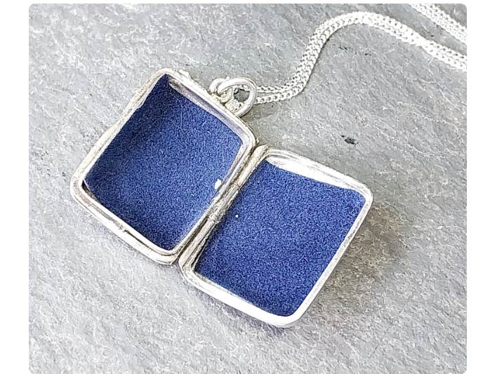 Edwardian SILVER Rectangular LOCKET, Chester 1908 on 18" Chain - 5.2g