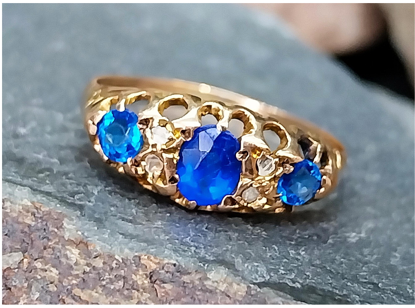 Antique Victorian 9ct GOLD Ring c.1887 - Blue Stones - UK Size P (us 7.5) - 1.4g
