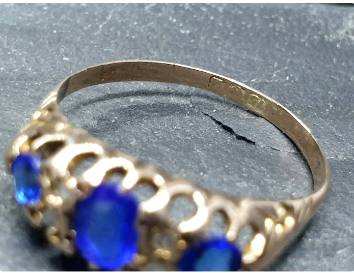 Antique Victorian 9ct GOLD Ring c.1887 - Blue Stones - UK Size P (us 7.5) - 1.4g
