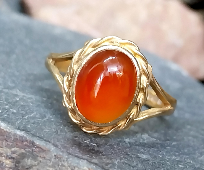 Vintage 9ct GOLD CARNELIAN Ring c 1978 - Size uk Q 1/2 (us 8.5) - 3.2g