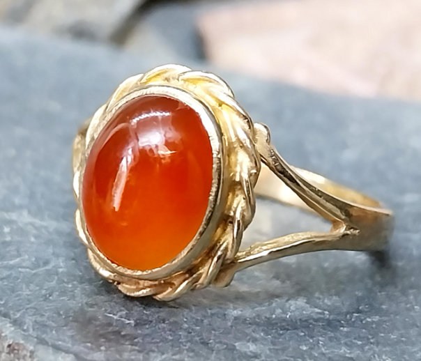 Vintage 9ct GOLD CARNELIAN Ring c 1978 - Size uk Q 1/2 (us 8.5) - 3.2g
