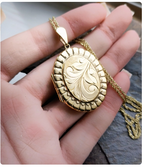 Large 9ct Gold Locket Necklace - Oval Scroll on 18" Chain - 10.6g