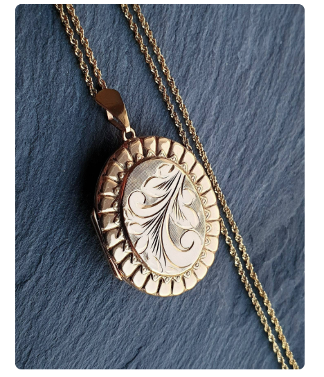 Large 9ct Gold Locket Necklace - Oval Scroll on 18" Chain - 10.6g