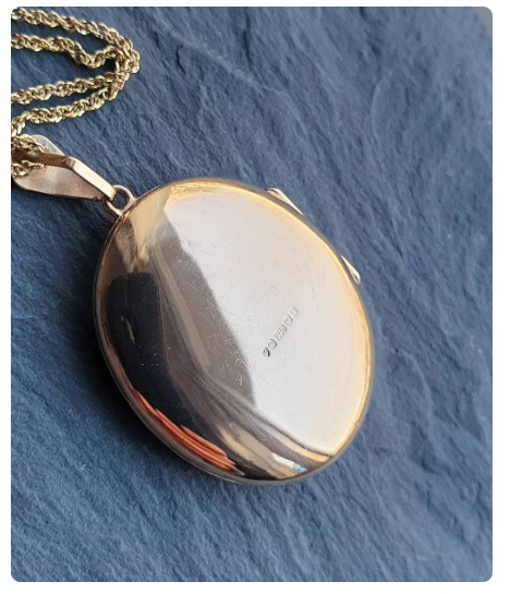 Large 9ct Gold Locket Necklace - Oval Scroll on 18" Chain - 10.6g