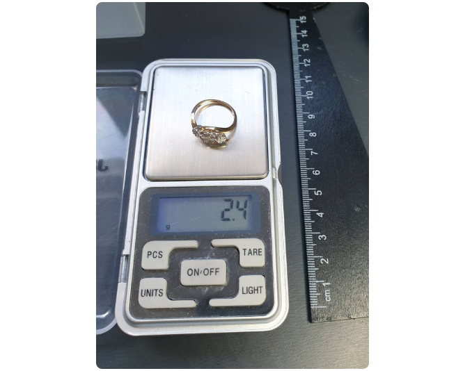 9ct GOLD DIAMOND RING with Trinity of Stars - Size uk M 1/2 (us 6.5) - 2.4g