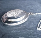 Vintage SILVER LOCKET - Oval with Double door opening on 20" Chain - 5.4g