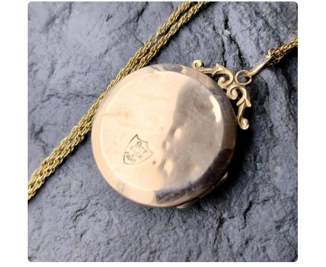 Antique 9ct Gold LOCKET - Circular with Paste Stones Star on 18" Chain - 6g