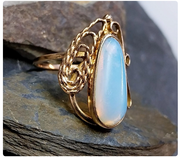 Vintage 14ct ROSE GOLD Opaline Ring - Size uk R (8.5) - Hallmarked - 4.3g